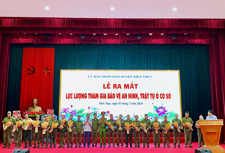 Huyện Kiến Thụy: Ra mắt Lực lượng tham gia bảo vệ an ninh, trật tự ở cơ sở